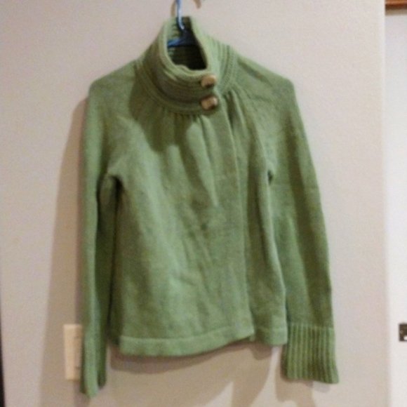 Old Navy Medium Green Sweater. - Picture 1 of 8